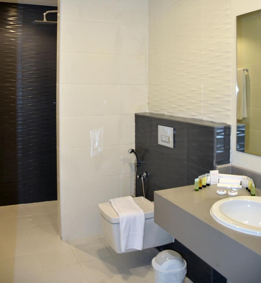 The Lodge Suites Manama Extérieur photo