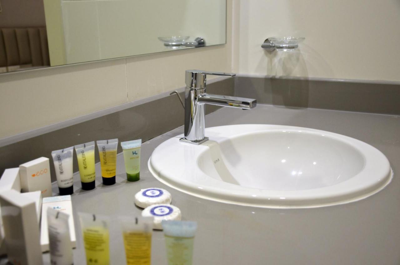 The Lodge Suites Manama Extérieur photo