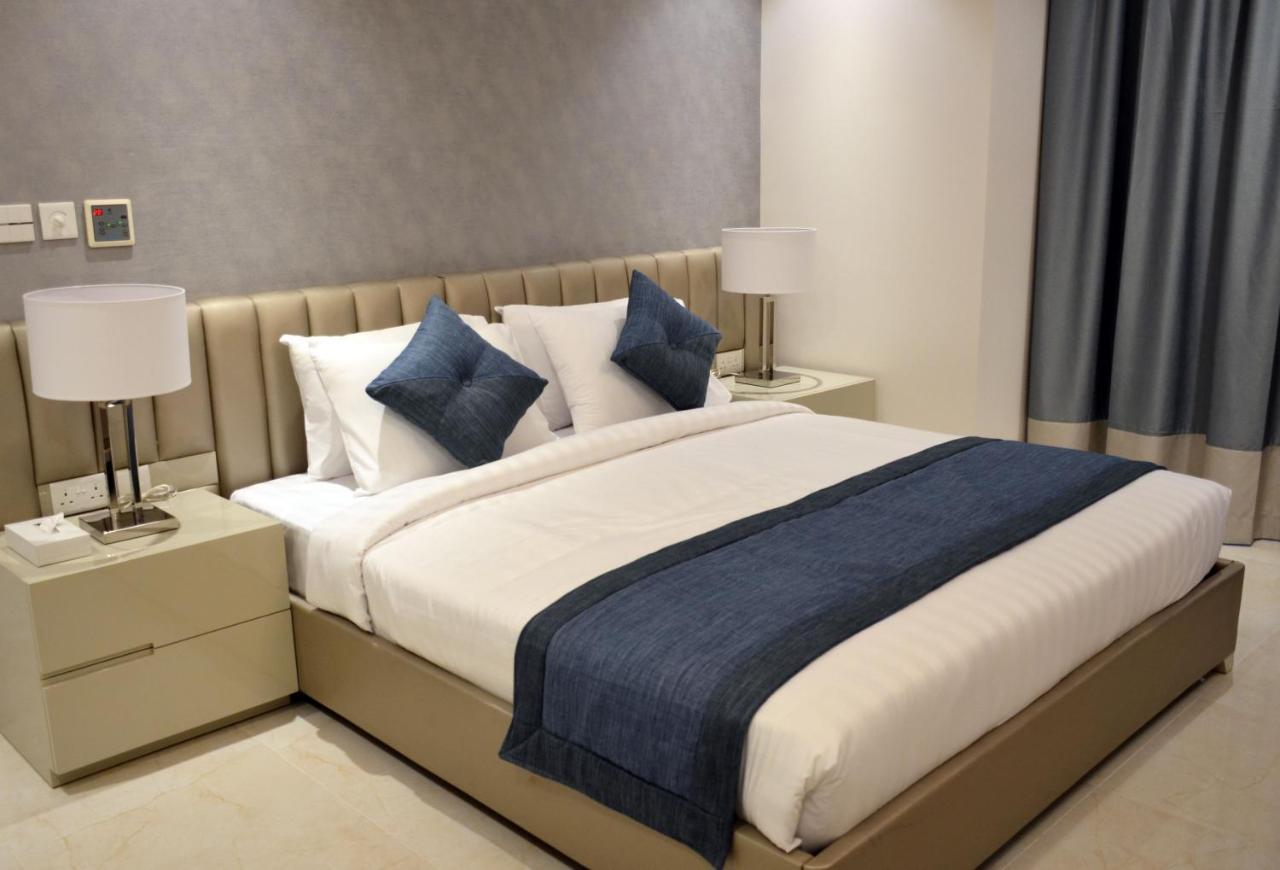 The Lodge Suites Manama Extérieur photo