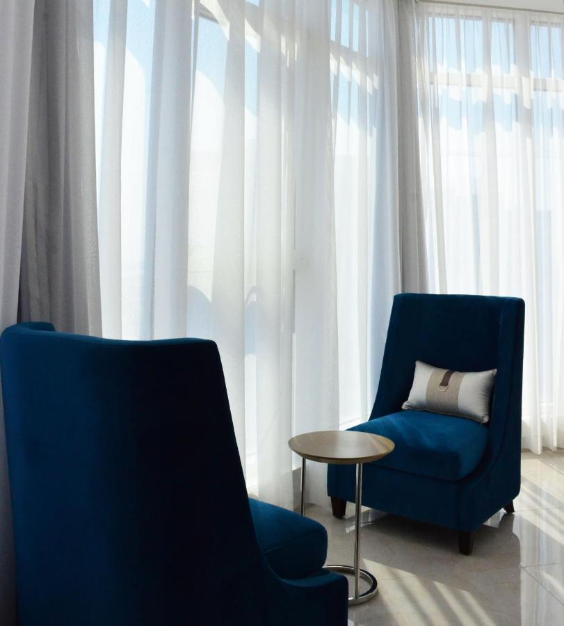 The Lodge Suites Manama Extérieur photo