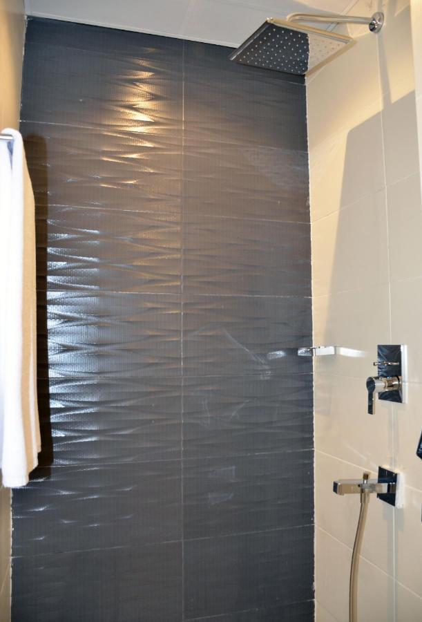 The Lodge Suites Manama Extérieur photo