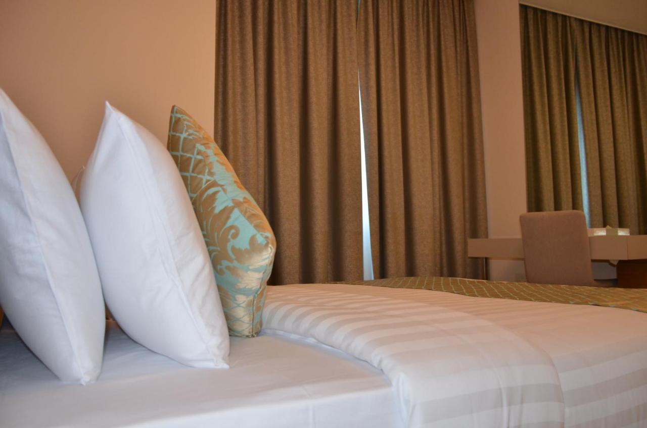 The Lodge Suites Manama Extérieur photo